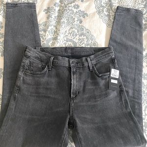 NWT- Citizens of Humanity. Rocket; mid rise skinny Jean washed black/dark grey
